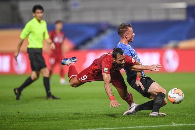 杨晨谈青训人才流失：目前基层教练培训不完善